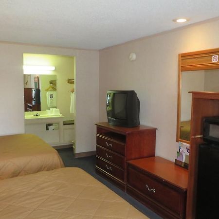 Knights Inn Кантон Номер фото